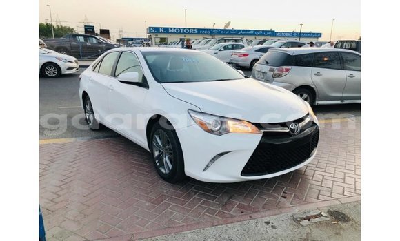 Acheter Import Voiture Toyota Camry Blanc à Import - Dubai, Dakar