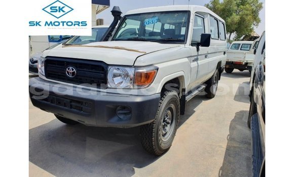 Buy Import Toyota Land Cruiser White Car in Import - Dubai in Dakar Buy Import Toyota Land Cruiser White Car in Import - Dubai in Dakar
