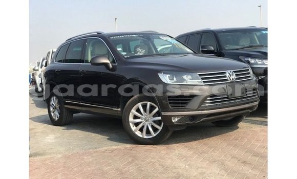 Buy Import Volkswagen Touareg Brown Car in Import - Dubai in Dakar
