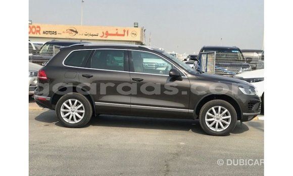 Dieundeu Imported Volkswagen Touareg Brown Auto in Import - Dubai in Dakar Dieundeu Imported Volkswagen Touareg Brown Auto in Import - Dubai in Dakar