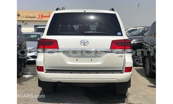 Acheter Import Voiture Toyota Land Cruiser Blanc à Import - Dubai, Dakar Acheter Import Voiture Toyota Land Cruiser Blanc à Import - Dubai, Dakar