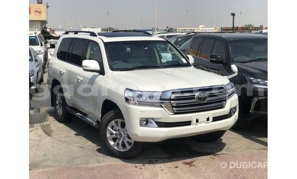 Acheter Import Voiture Toyota Land Cruiser Blanc à Import - Dubai, Dakar Acheter Import Voiture Toyota Land Cruiser Blanc à Import - Dubai, Dakar