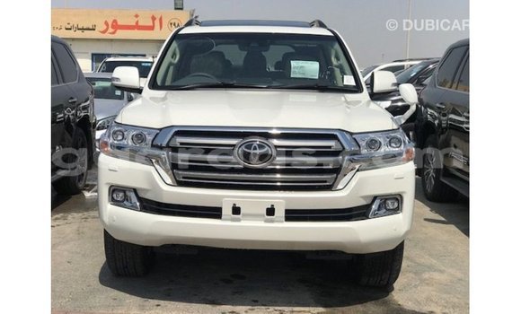 Acheter Import Voiture Toyota Land Cruiser Blanc à Import - Dubai, Dakar Acheter Import Voiture Toyota Land Cruiser Blanc à Import - Dubai, Dakar