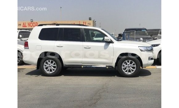 Acheter Import Voiture Toyota Land Cruiser Blanc à Import - Dubai, Dakar Acheter Import Voiture Toyota Land Cruiser Blanc à Import - Dubai, Dakar