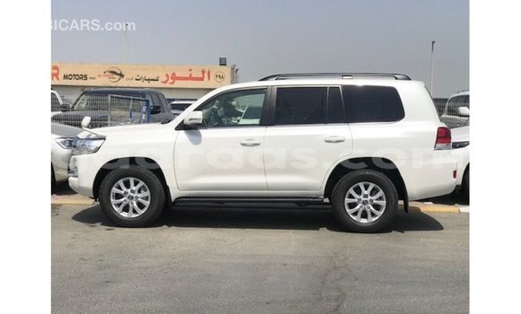 Acheter Import Voiture Toyota Land Cruiser Blanc à Import - Dubai, Dakar Acheter Import Voiture Toyota Land Cruiser Blanc à Import - Dubai, Dakar