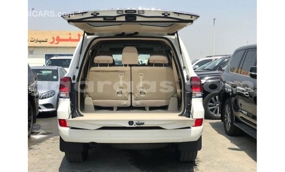 Acheter Import Voiture Toyota Land Cruiser Blanc à Import - Dubai, Dakar Acheter Import Voiture Toyota Land Cruiser Blanc à Import - Dubai, Dakar