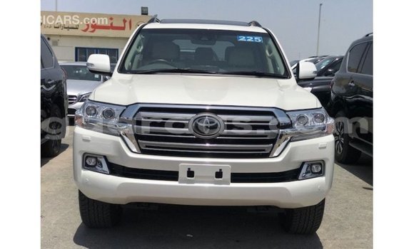 Acheter Import Voiture Toyota Land Cruiser Blanc à Import - Dubai, Dakar Acheter Import Voiture Toyota Land Cruiser Blanc à Import - Dubai, Dakar
