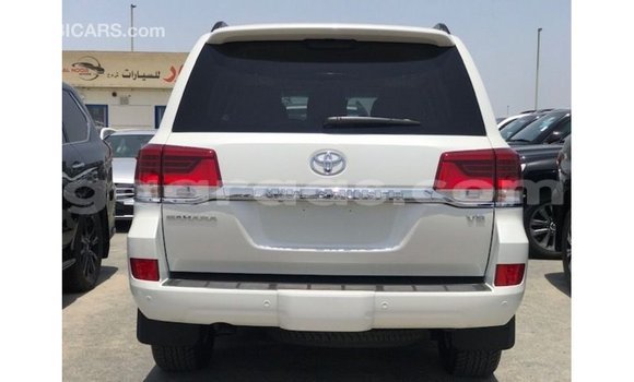Acheter Import Voiture Toyota Land Cruiser Blanc à Import - Dubai, Dakar Acheter Import Voiture Toyota Land Cruiser Blanc à Import - Dubai, Dakar
