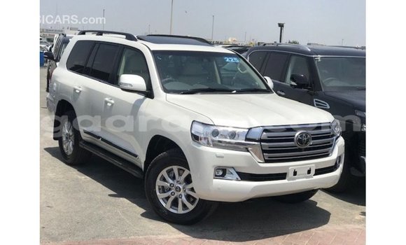 Acheter Import Voiture Toyota Land Cruiser Blanc à Import - Dubai, Dakar Acheter Import Voiture Toyota Land Cruiser Blanc à Import - Dubai, Dakar
