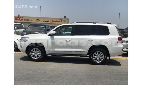 Acheter Import Voiture Toyota Land Cruiser Blanc à Import - Dubai, Dakar Acheter Import Voiture Toyota Land Cruiser Blanc à Import - Dubai, Dakar