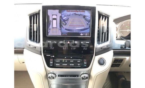 Acheter Import Voiture Toyota Land Cruiser Blanc à Import - Dubai, Dakar Acheter Import Voiture Toyota Land Cruiser Blanc à Import - Dubai, Dakar