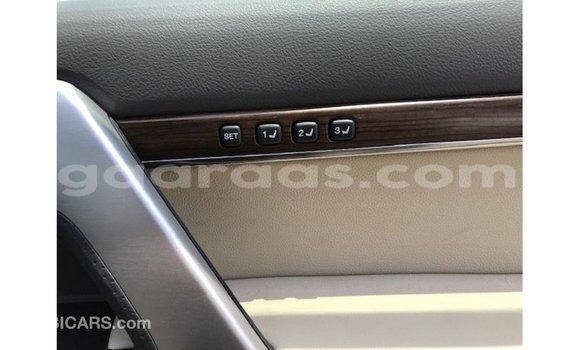 Acheter Import Voiture Toyota Land Cruiser Blanc à Import - Dubai, Dakar Acheter Import Voiture Toyota Land Cruiser Blanc à Import - Dubai, Dakar