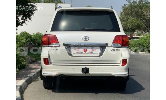 Acheter Import Voiture Toyota Land Cruiser Blanc à Import - Dubai, Dakar Acheter Import Voiture Toyota Land Cruiser Blanc à Import - Dubai, Dakar