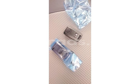 Dieundeu Imported Toyota Land Cruiser White Auto in Import - Dubai in Dakar Dieundeu Imported Toyota Land Cruiser White Auto in Import - Dubai in Dakar