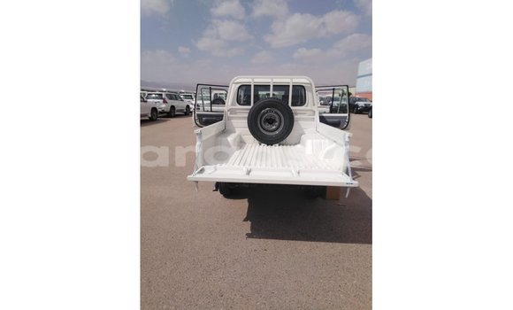 Dieundeu Imported Toyota Land Cruiser White Auto in Import - Dubai in Dakar Dieundeu Imported Toyota Land Cruiser White Auto in Import - Dubai in Dakar