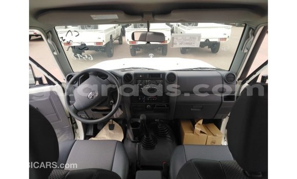 Dieundeu Imported Toyota Land Cruiser White Auto in Import - Dubai in Dakar Dieundeu Imported Toyota Land Cruiser White Auto in Import - Dubai in Dakar