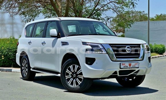 Dieundeu Imported Nissan Patrol White Auto in Import - Dubai in Dakar