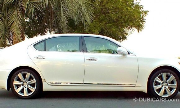 Acheter Import Voiture Lexus LS Blanc à Import - Dubai, Dakar Acheter Import Voiture Lexus LS Blanc à Import - Dubai, Dakar