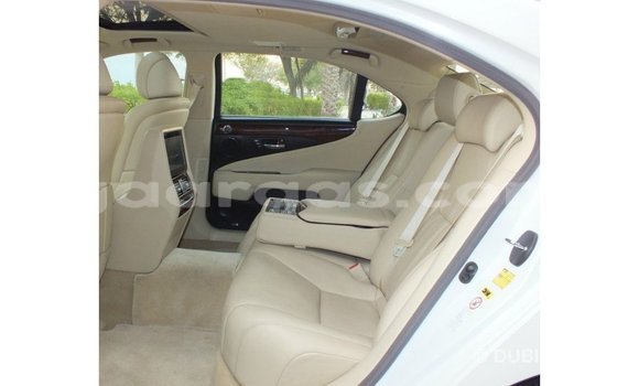 Acheter Import Voiture Lexus LS Blanc à Import - Dubai, Dakar Acheter Import Voiture Lexus LS Blanc à Import - Dubai, Dakar
