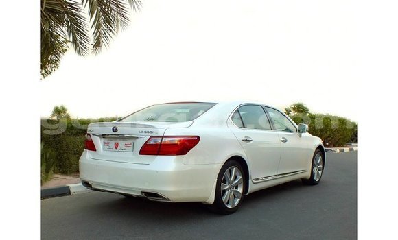 Acheter Import Voiture Lexus LS Blanc à Import - Dubai, Dakar Acheter Import Voiture Lexus LS Blanc à Import - Dubai, Dakar