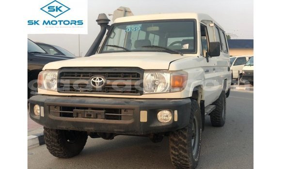 Dieundeu Imported Toyota Land Cruiser White Auto in Import - Dubai in Dakar