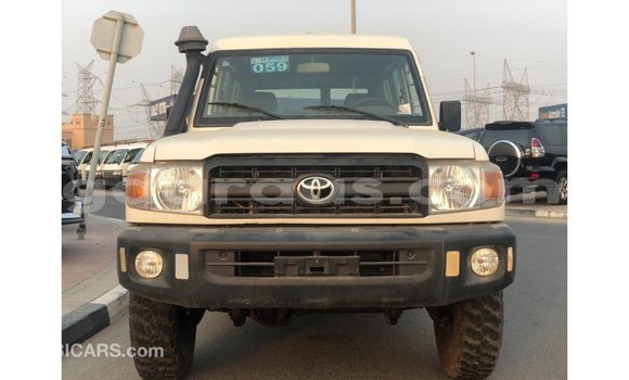 Dieundeu Imported Toyota Land Cruiser White Auto in Import - Dubai in Dakar Dieundeu Imported Toyota Land Cruiser White Auto in Import - Dubai in Dakar