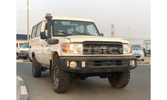Dieundeu Imported Toyota Land Cruiser White Auto in Import - Dubai in Dakar Dieundeu Imported Toyota Land Cruiser White Auto in Import - Dubai in Dakar
