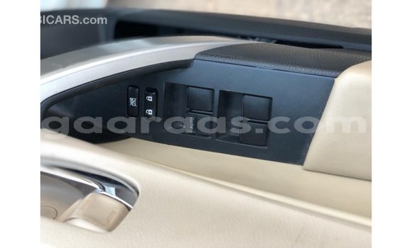 Dieundeu Imported Toyota Corolla White Auto in Import - Dubai in Dakar Dieundeu Imported Toyota Corolla White Auto in Import - Dubai in Dakar