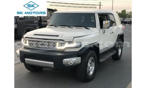 Buy Import Toyota FJ Cruiser White Car in Import - Dubai in Dakar Buy Import Toyota FJ Cruiser White Car in Import - Dubai in Dakar