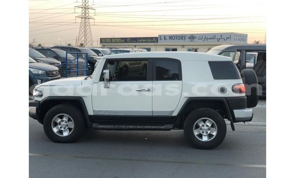 Buy Import Toyota FJ Cruiser White Car in Import - Dubai in Dakar Buy Import Toyota FJ Cruiser White Car in Import - Dubai in Dakar