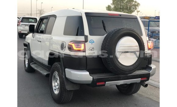 Buy Import Toyota FJ Cruiser White Car in Import - Dubai in Dakar Buy Import Toyota FJ Cruiser White Car in Import - Dubai in Dakar