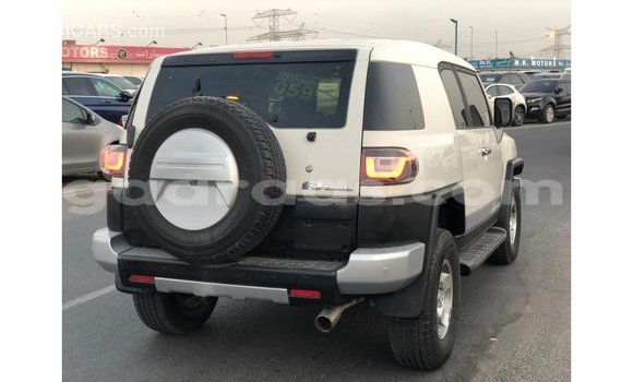 Buy Import Toyota FJ Cruiser White Car in Import - Dubai in Dakar Buy Import Toyota FJ Cruiser White Car in Import - Dubai in Dakar