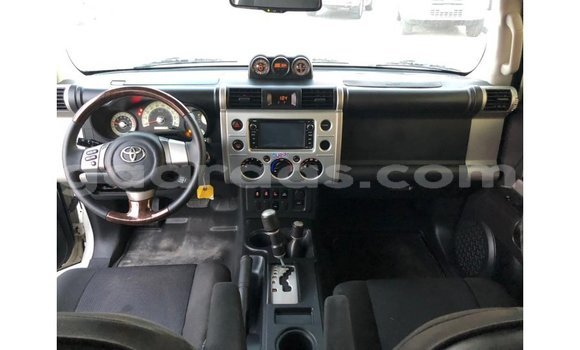 Buy Import Toyota FJ Cruiser White Car in Import - Dubai in Dakar Buy Import Toyota FJ Cruiser White Car in Import - Dubai in Dakar