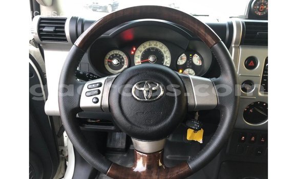 Buy Import Toyota FJ Cruiser White Car in Import - Dubai in Dakar Buy Import Toyota FJ Cruiser White Car in Import - Dubai in Dakar