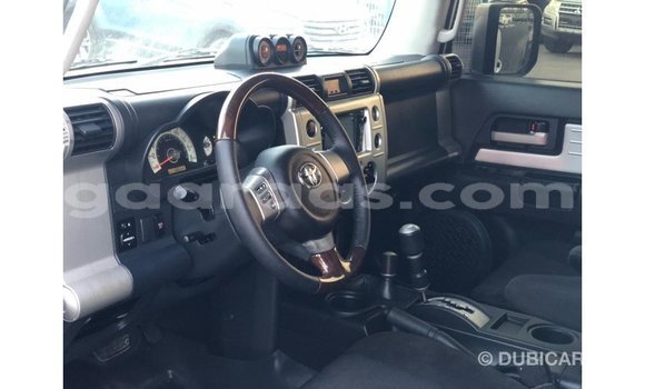 Buy Import Toyota FJ Cruiser White Car in Import - Dubai in Dakar Buy Import Toyota FJ Cruiser White Car in Import - Dubai in Dakar