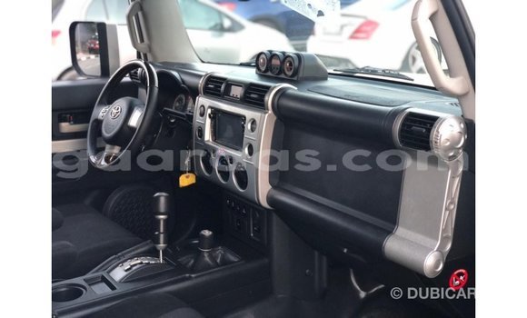 Buy Import Toyota FJ Cruiser White Car in Import - Dubai in Dakar Buy Import Toyota FJ Cruiser White Car in Import - Dubai in Dakar