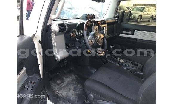Buy Import Toyota FJ Cruiser White Car in Import - Dubai in Dakar Buy Import Toyota FJ Cruiser White Car in Import - Dubai in Dakar