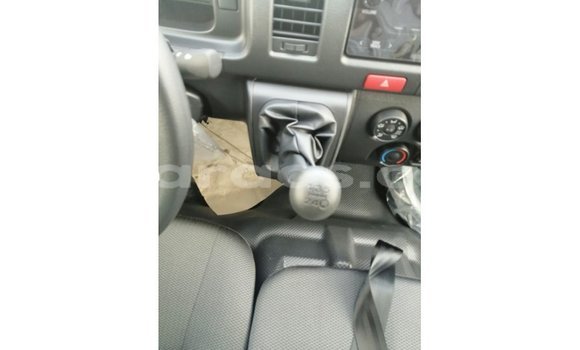 Dieundeu Imported Toyota Hiace White Auto in Import - Dubai in Dakar Dieundeu Imported Toyota Hiace White Auto in Import - Dubai in Dakar