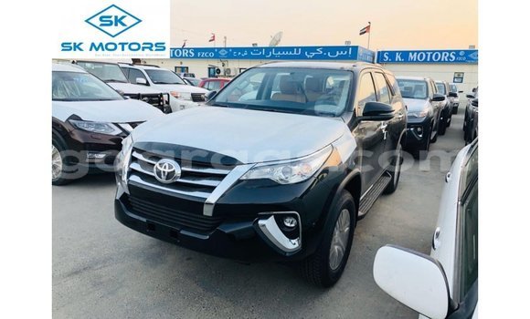 Acheter Import Voiture Toyota Fortuner Noir à Import - Dubai, Dakar