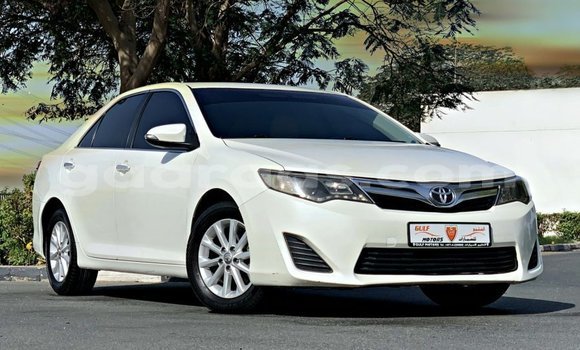 Dieundeu Imported Toyota Camry White Auto in Import - Dubai in Dakar