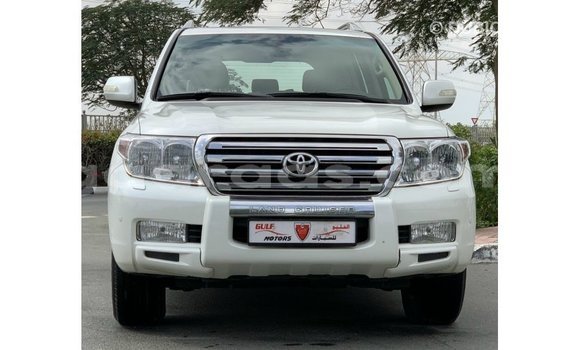 Acheter Import Voiture Toyota Land Cruiser Blanc à Import - Dubai, Dakar Acheter Import Voiture Toyota Land Cruiser Blanc à Import - Dubai, Dakar