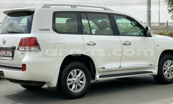 Acheter Import Voiture Toyota Land Cruiser Blanc à Import - Dubai, Dakar Acheter Import Voiture Toyota Land Cruiser Blanc à Import - Dubai, Dakar