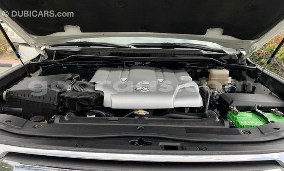 Acheter Import Voiture Toyota Land Cruiser Blanc à Import - Dubai, Dakar Acheter Import Voiture Toyota Land Cruiser Blanc à Import - Dubai, Dakar