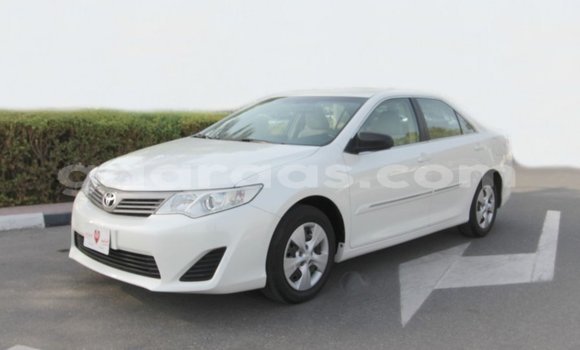 Dieundeu Imported Toyota Camry White Auto in Import - Dubai in Dakar