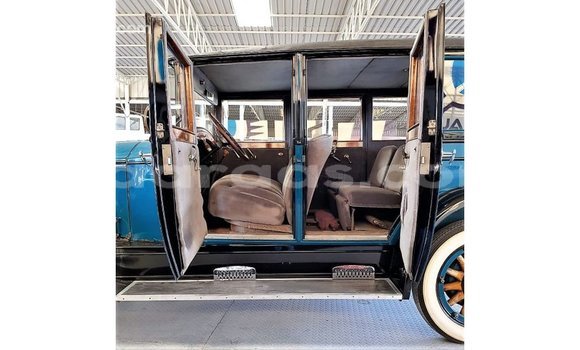 Dieundeu Imported Buick Electra Blue Auto in Import - Dubai in Dakar Dieundeu Imported Buick Electra Blue Auto in Import - Dubai in Dakar