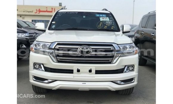 Acheter Import Voiture Toyota Land Cruiser Blanc à Import - Dubai, Dakar Acheter Import Voiture Toyota Land Cruiser Blanc à Import - Dubai, Dakar