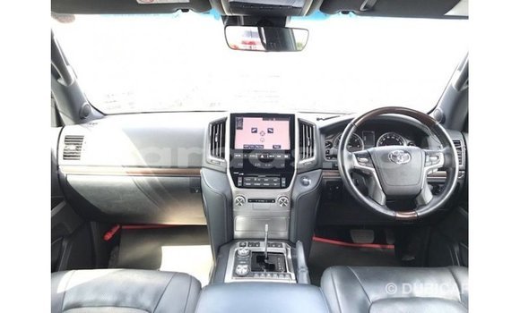 Acheter Import Voiture Toyota Land Cruiser Blanc à Import - Dubai, Dakar Acheter Import Voiture Toyota Land Cruiser Blanc à Import - Dubai, Dakar