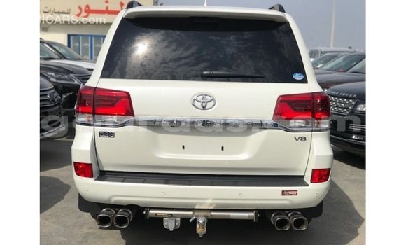 Acheter Import Voiture Toyota Land Cruiser Blanc à Import - Dubai, Dakar Acheter Import Voiture Toyota Land Cruiser Blanc à Import - Dubai, Dakar