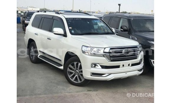 Acheter Import Voiture Toyota Land Cruiser Blanc à Import - Dubai, Dakar Acheter Import Voiture Toyota Land Cruiser Blanc à Import - Dubai, Dakar