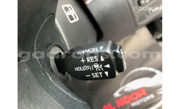 Acheter Import Voiture Toyota Land Cruiser Blanc à Import - Dubai, Dakar Acheter Import Voiture Toyota Land Cruiser Blanc à Import - Dubai, Dakar